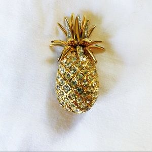 Carolee pineapple brooch with crystals EUC